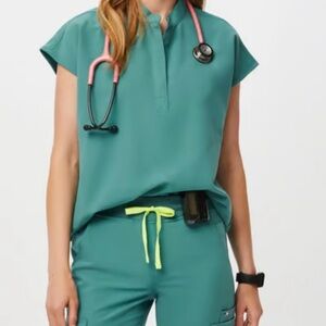 Figs- Cactus scrub set (Top- Small/ pants- M petite)